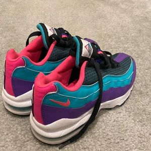 Pre -own shoes no tag only wore once in 2020